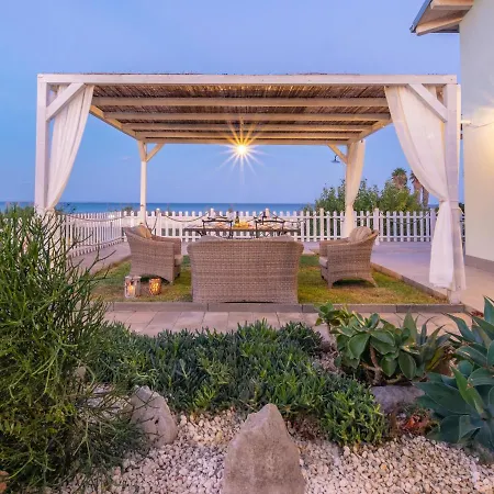 Front Holiday home Calabernardo